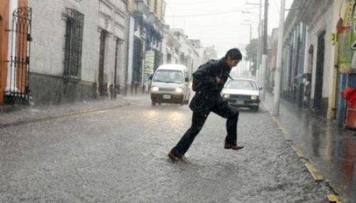 INDECI recomienda medidas de protección ante lluvias en la sierra y selva del país