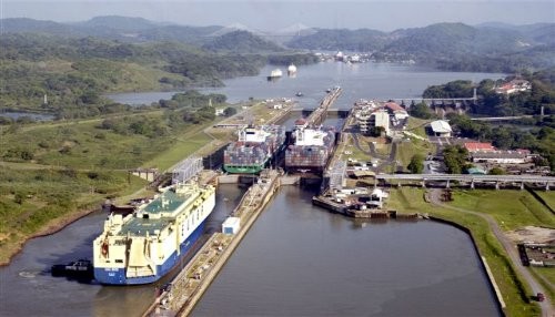 Contratistas que trabajan en la expansión del Canal de Panamá advierten sobrecostos