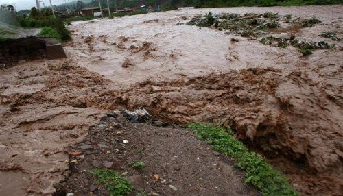 Lluvias ocasionan huayco en la provincia de convención región Cusco