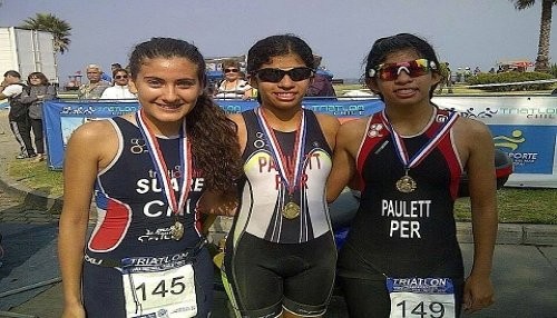 Triatletas peruanos triunfan en Chile