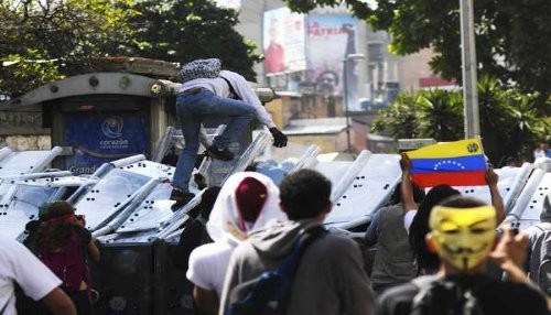 Venezuela: Protesta estudiantil termina en violencia mortal [VIDEO - FOTOS]