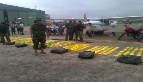 Policía Nacional intervino en Oxapampa avioneta con 325 kilos de droga
