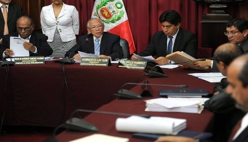 En audiencia pública exponen denuncia contra congresista Uribe