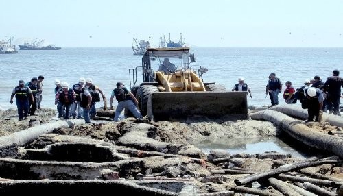 Destruyen 44 pozas clandestinas de aceite de pescado en Chimbote