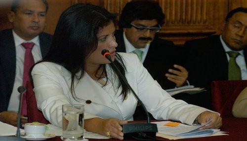 Ministra y Congresista Omonte hizo descargos de denuncias