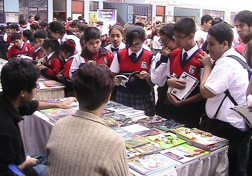 San Miguel celebró Día del Idioma y el libro con feria escolar