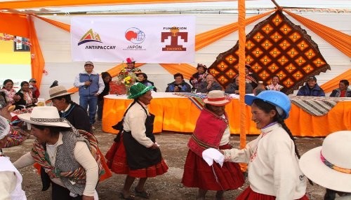 Club de Madres de comunidad de Alto Huarca  Espinar participó exitosamente en Perú Moda 2014