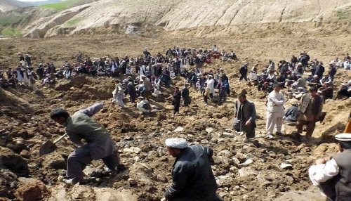 Afganistán: 2.100 muertos confirmados tras derrumbe de un cerro