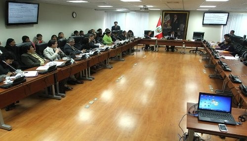 Comisión de Pueblos Andinos cita a autoridades por contaminación de la Costa Verde