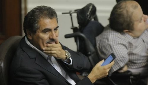 Postergan votación del informe final sobre denuncia a Congresista Gagó