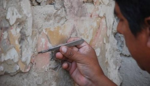 El Ministerio de Cultura informa del descubrimiento de una pintura mural en Tambo Colorado