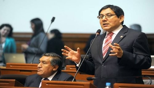 Grupo que investiga presuntas irregularidades en selección de agregados comerciales citará a Ministra Silva