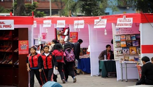 Exposiciones y conferencias de Feria del Libro en el Congreso