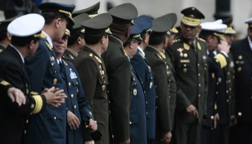 Modifican ley de ascensos de oficiales de Fuerzas Armadas