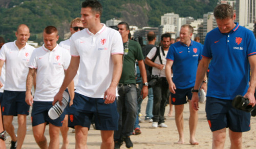 La selección de Holanda ya se encuentra en Brasil y entrena en la playa de Ipanema