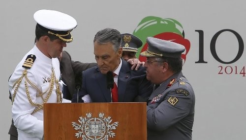 Portugal: Presidente Cavaco Silva se desmayó durante un discurso [VIDEO]