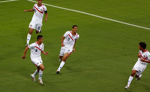 Costa Rica juega mejor, sorprende y derrota a Uruguay: 3 -1