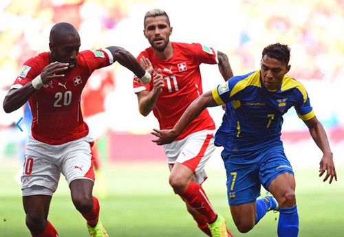 Suiza con gol en los descuentos derrota a Ecuador : 2 -1