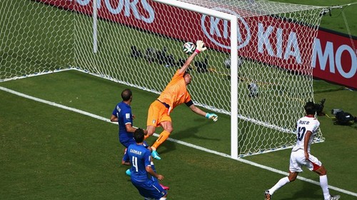 Costa Rica da la gran sorpresa en el Mundial Brasil 2014: Derrota a Italia y pasa a los octavos de final