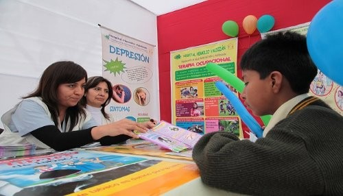 Niños (as) y adolescentes con trastornos depresivos pueden presentar ideas suicidas