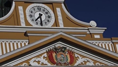 Bolivia: Invierte el reloj del Congreso en el intento por recuperar su identidad