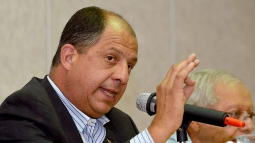 Presidente de Costa Rica no quiere su foto en oficinas públicas
