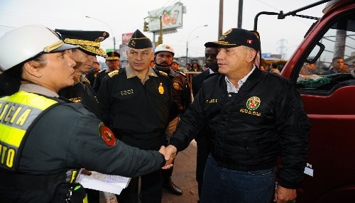 Unos 3 mil policías ordenarán el tránsito en puntos críticos de Lima