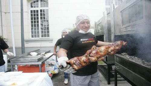 Tercer domingo de julio se celebra el Día del Pollo a la Brasa