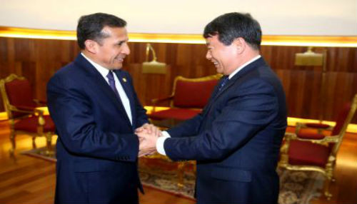 Jefe de Estado recibió a ministro de Desarrollo y Reforma de China en Palacio de Gobierno
