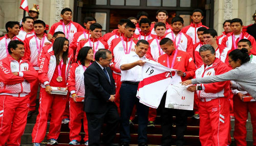 Presidente Ollanta Humala rindió homenaje a deportistas que destacaron en Nanjing 2014
