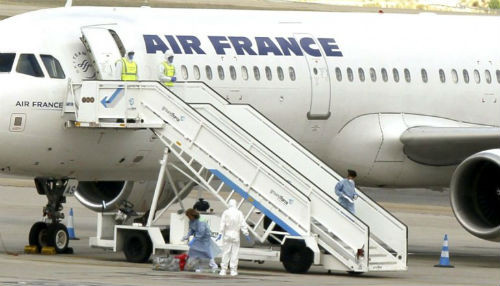Vuelo de Air France es retenido en Madrid por posible caso de Ébola