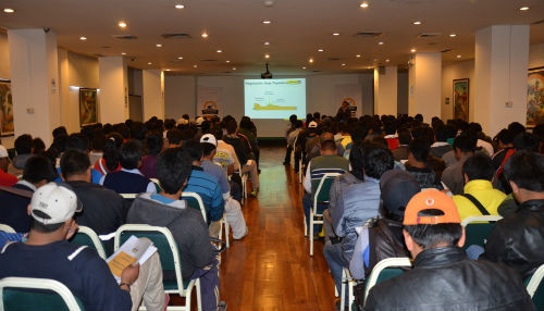 Club de Operadores Ferreyros realizó en Cusco seminario gratuito de aplicación de maquinaria Caterpillar