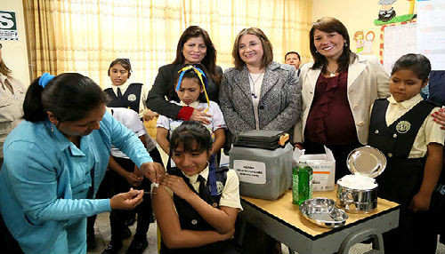 Se vacunará a más de 280,000 alumnas de quinto grado contra el VPH