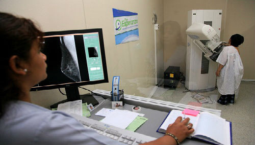 Hospitales del Minsa realizan despistaje de cáncer de mama gratuito