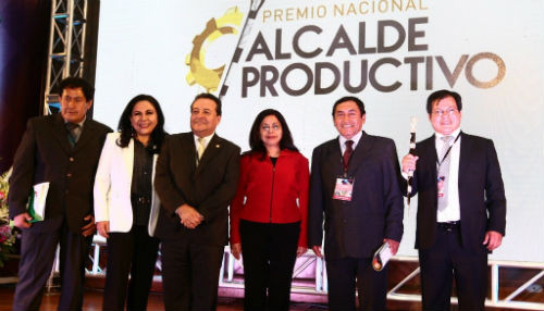 Presidencia del Consejo de Ministros brinda reconocimiento a mejor alcalde productivo