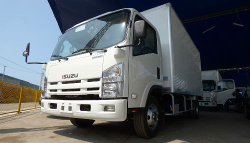 Gobierno peruano recibe donación de 15 camiones Isuzu amigables con el medio ambiente