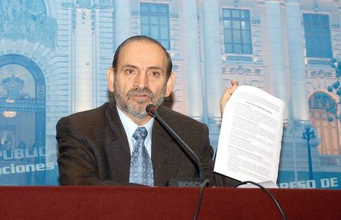 ¿Crees que Yehude Simon debe renunciar a su bancada?