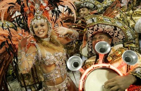 Hoy se inició desfile oficial de comparsas de samba en carnaval de Río