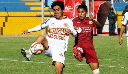 Universitario perdió en su debut ante Inti Gas