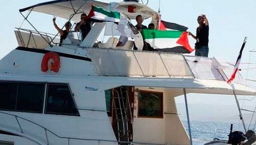 Israel aborda barco que quería romper bloqueo a Gaza