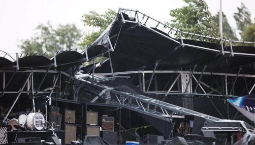 Video: escenario se cayó en pleno concierto en Canadá