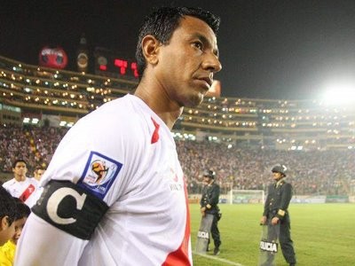 Nolberto Solano anunció su retiro en abril del 2012