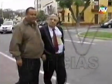 Alberto Quimper fue visto paseando por San Isidro pese a tener arresto domiciliario