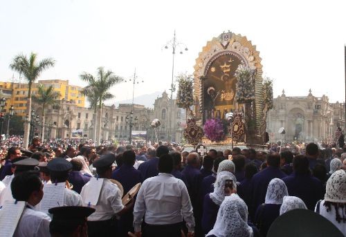 Señor de los Milagros comenzó su cuarto recorrido procesional