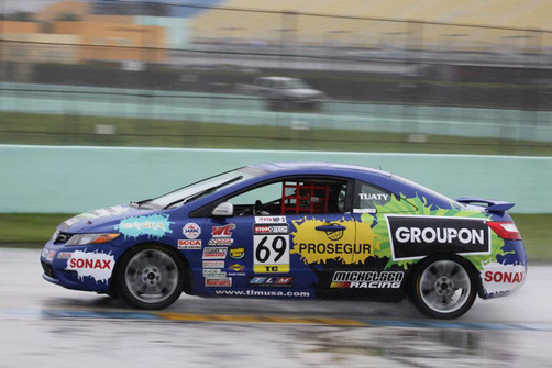 Guty Michelsen gana las 3 Horas de Miami (Video)