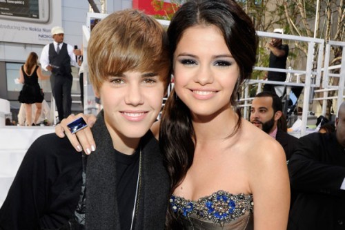 Selena Gomez afirma que engríe en exceso a Justin Bieber