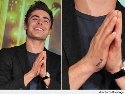 Zac Efron se tatuó 'Yolo' en su mano