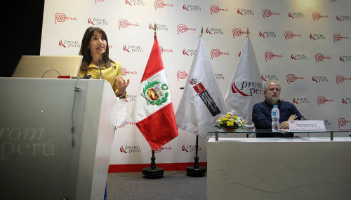 Diseñador italiano capacita a artesanos peruanos para generar competitividad en mercado nacional e internacional