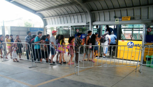 Se reduce tarifa en buses alimentadores del Metropolitano a s/.0.50