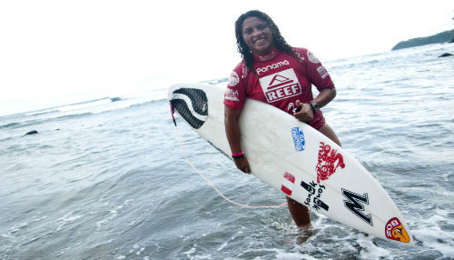 La surfista Analí Gómez inicia su participación en el Tour Mundial en Australia